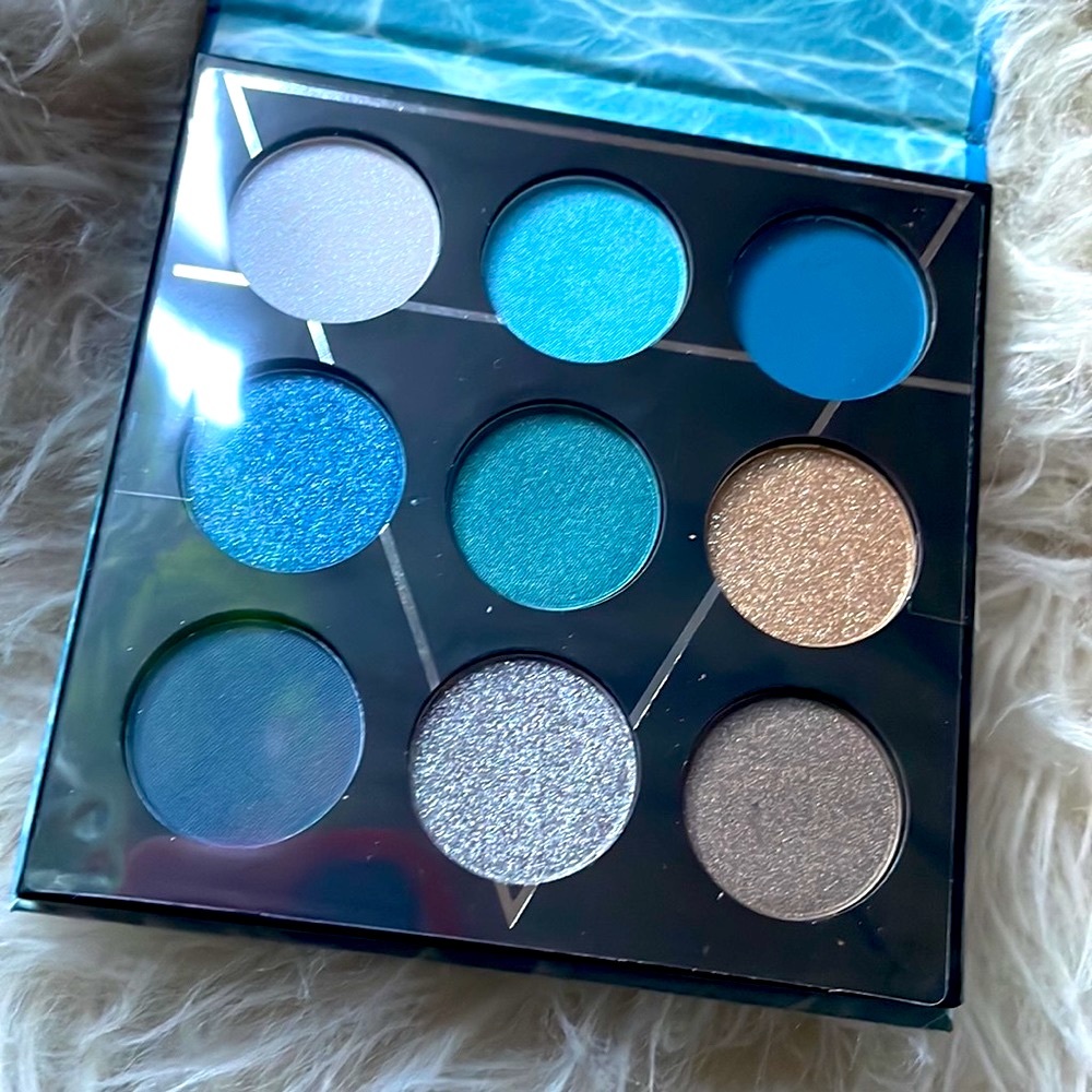 3/$20! NWT! UNUSED ESSENCE Eyeshadow Palette - blue / gold / brown / bronze